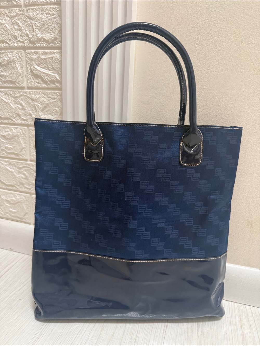 New Estee Lauder Navy Pattern Jacquard Tote with Patent Trim